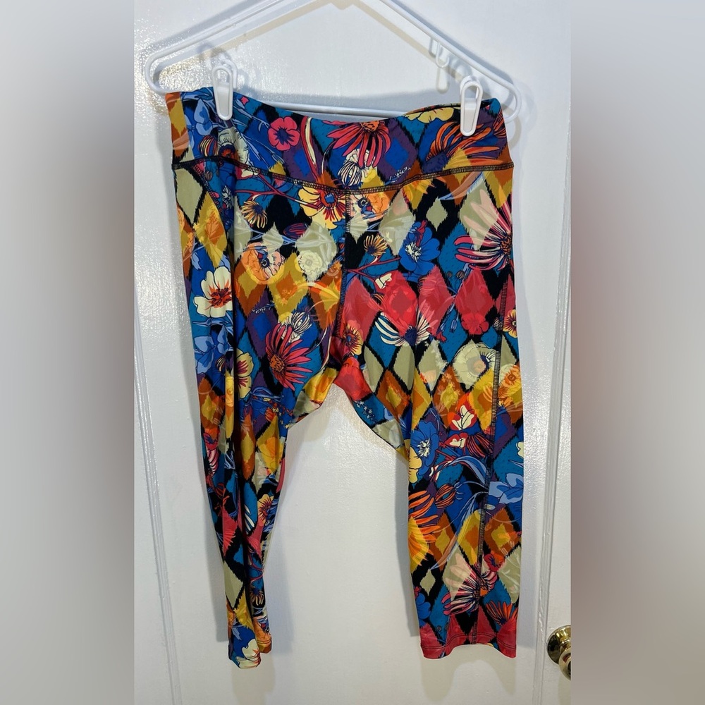 LuLaRoe Women's Extra Large Multi Colored Geometric Pattern  Shorts